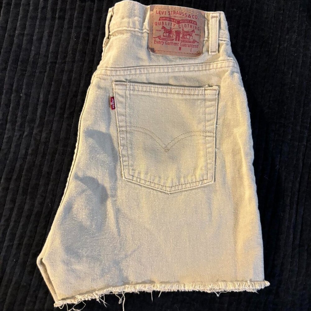 #levis #jeanshorts a khaki sort of light green color. Size 12 REGULAR  #western
